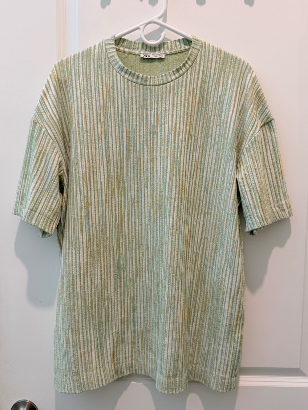 Zara Men Short Sleeve Textured Tee in Mint Green